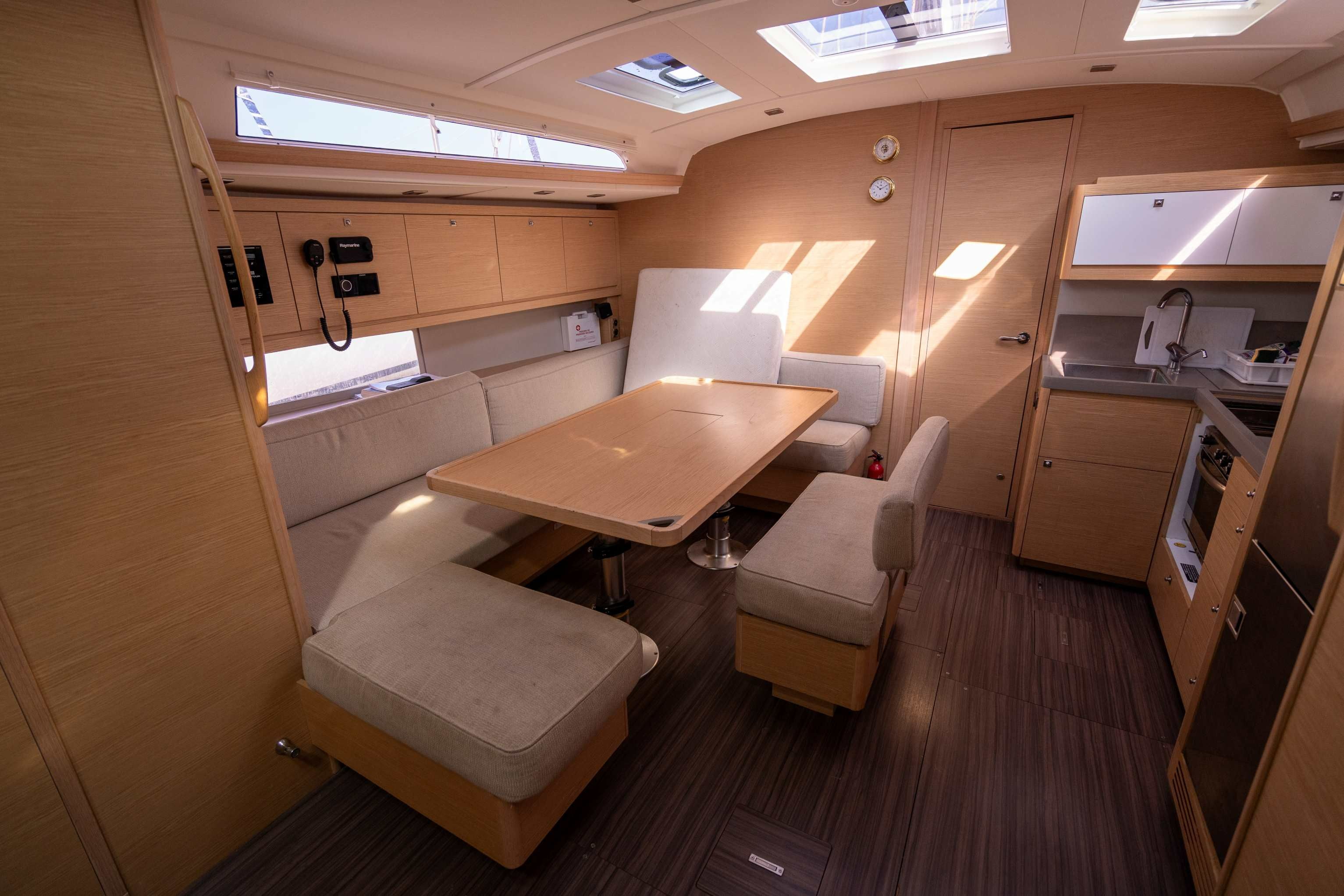 Dufour 470 | Megalodonte