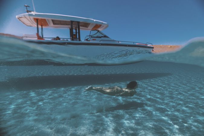 Axopar 37 Sun Top | Joy Division