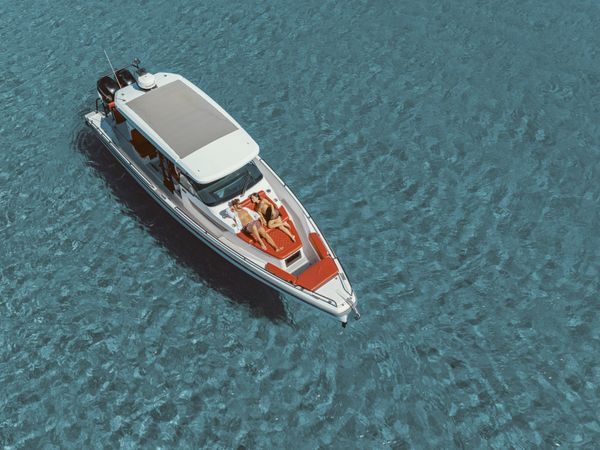 Axopar 37 Sun Top | Joy Division