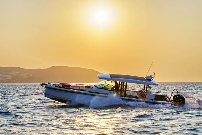 Axopar 37 Sun Top | Joy Division