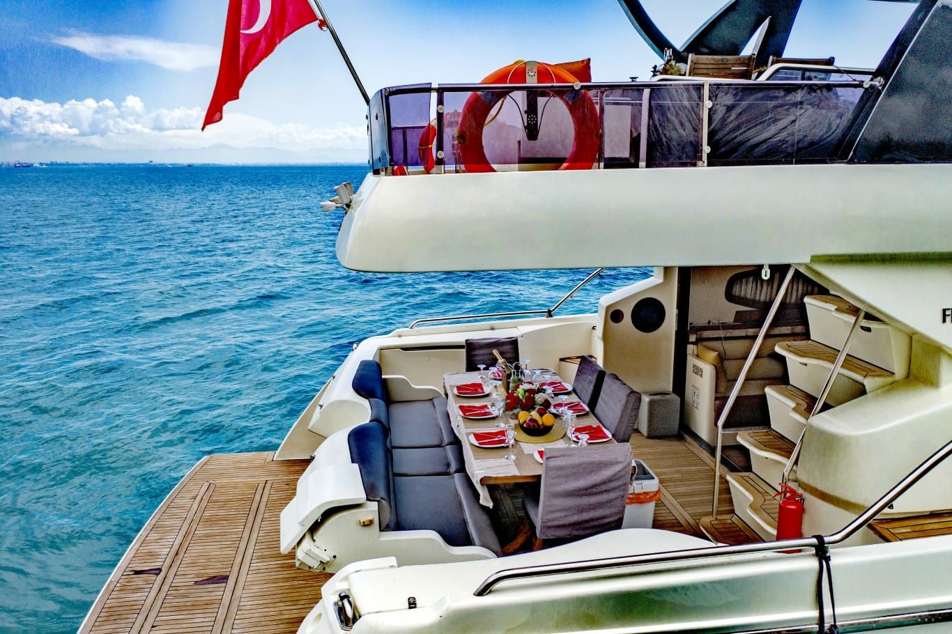 Ferretti 550 | Mega Ladon