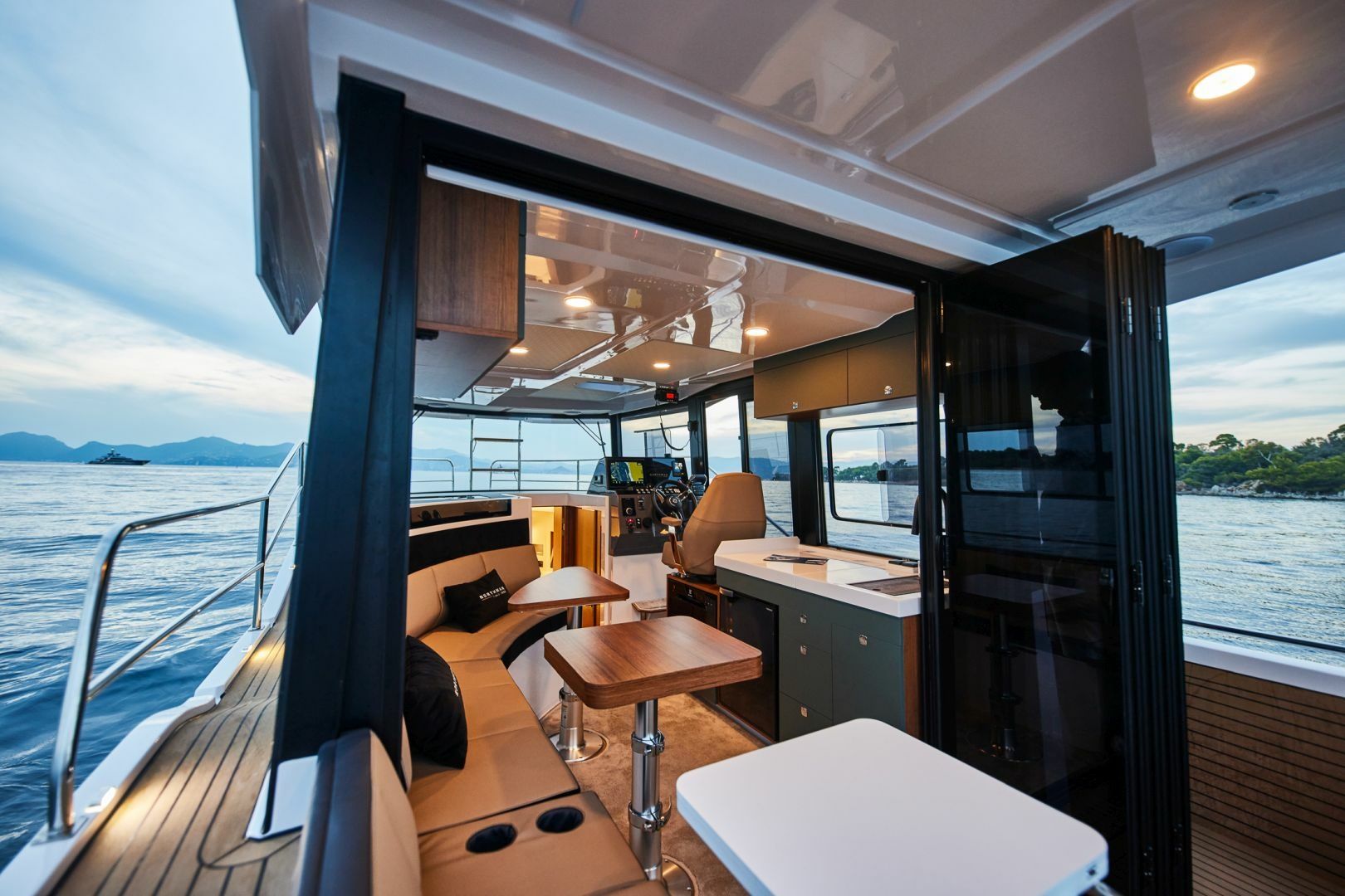 Northman 1050 Trawler | Elegant Freedom