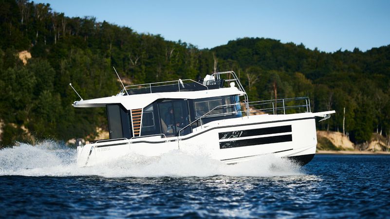 Northman 1050 Trawler | Elegant Freedom