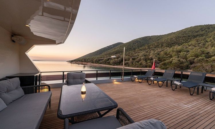 Trawler 98 | Calm Down