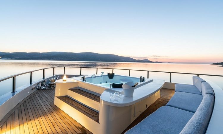 Trawler 98 | Calm Down