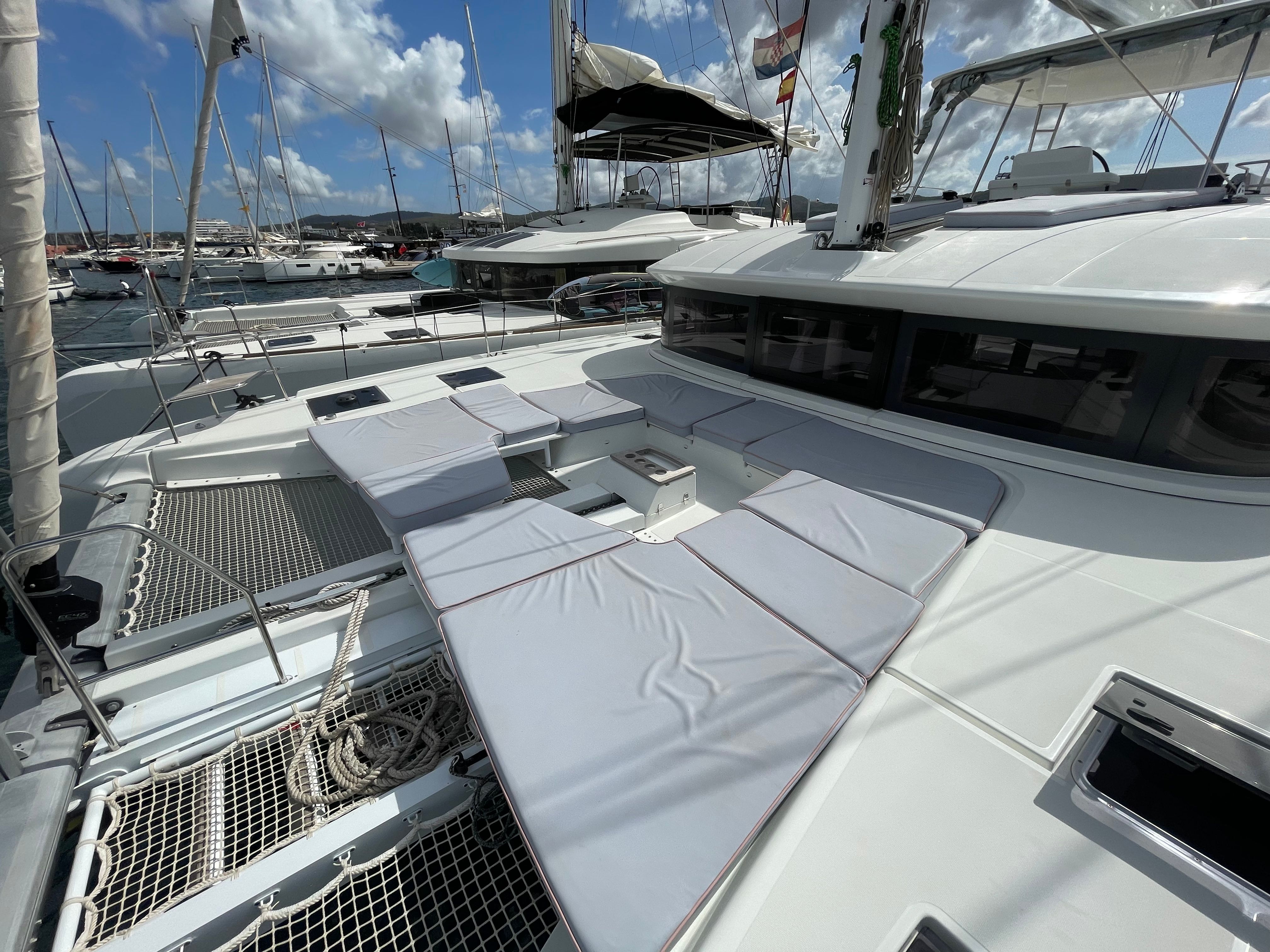 Lagoon 51 | Deb Elli