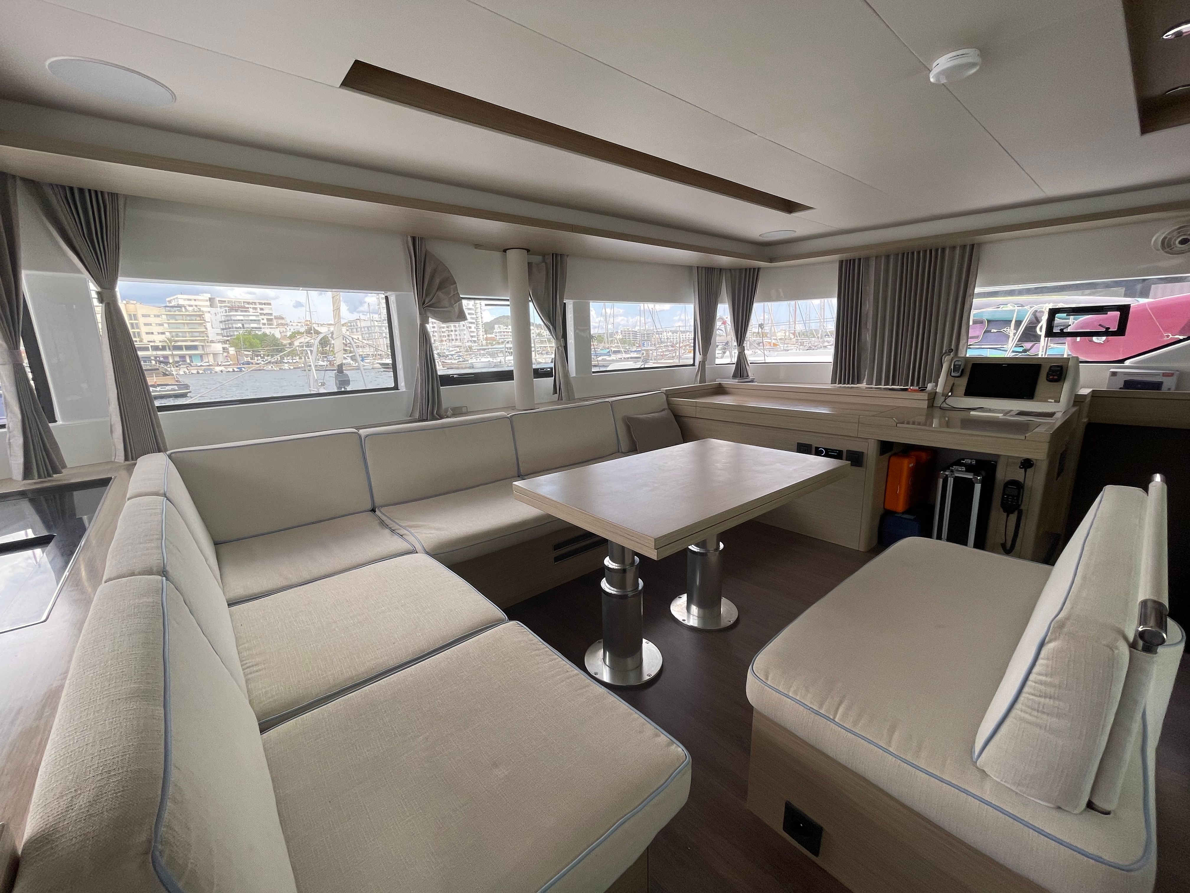 Lagoon 51 | Deb Elli