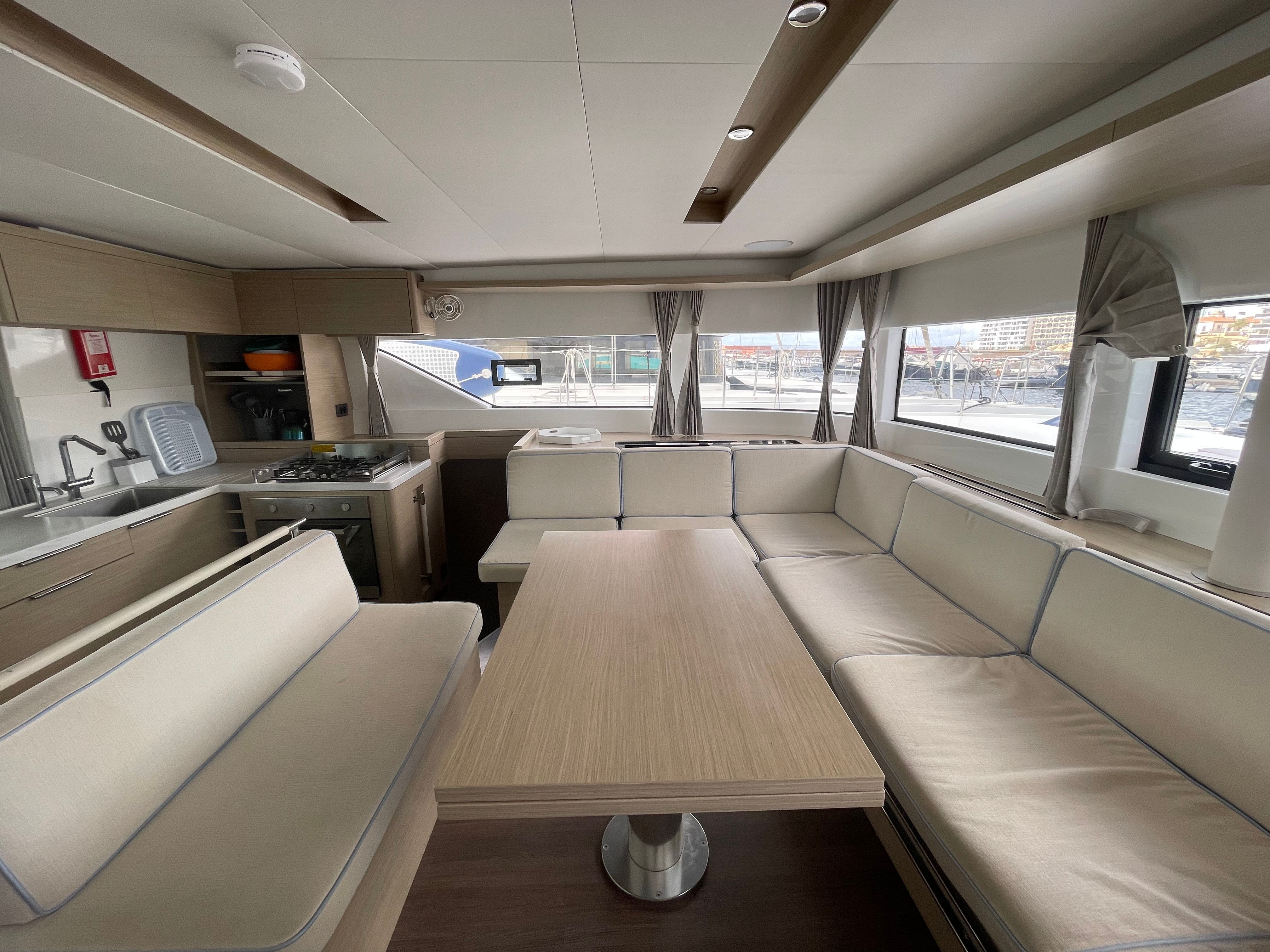 Lagoon 51 | Deb Elli