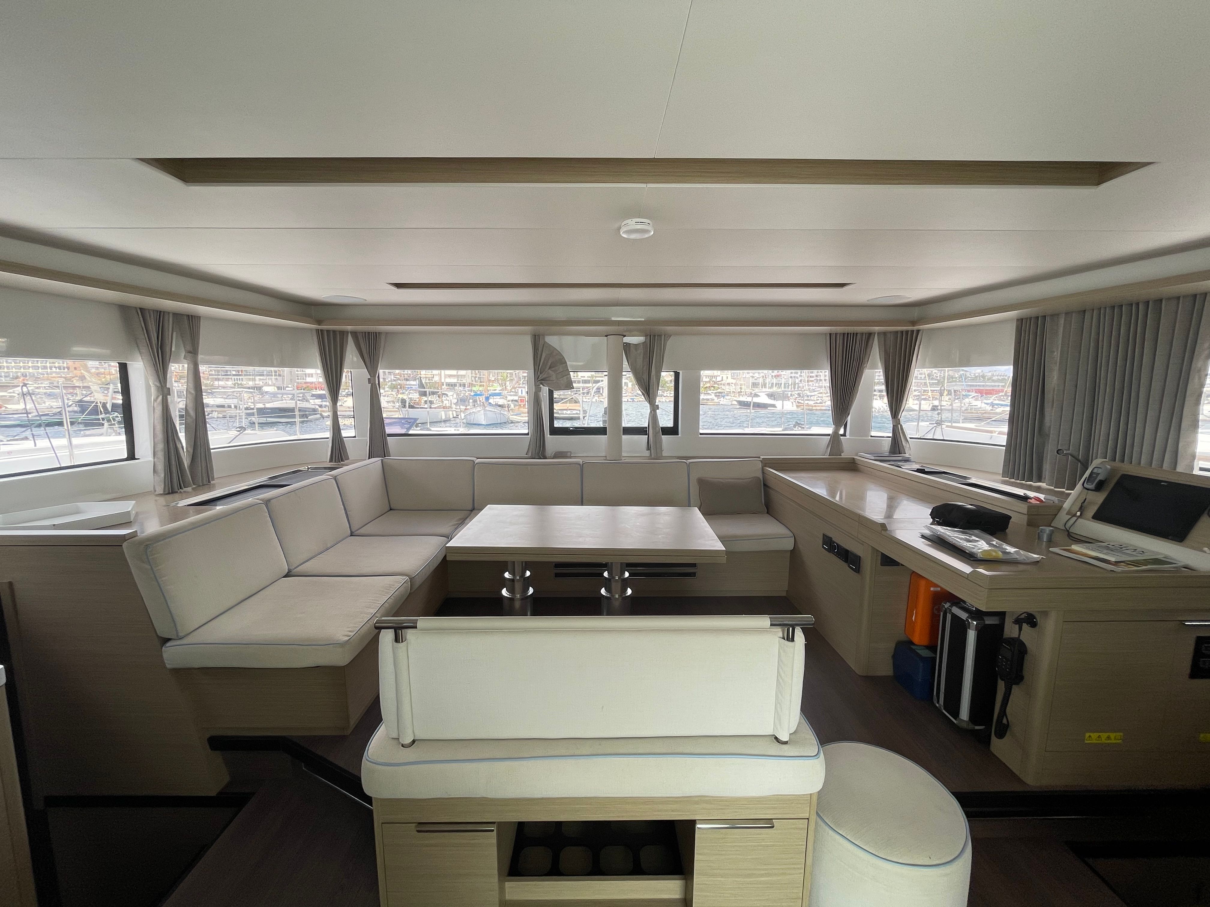 Lagoon 51 | Deb Elli