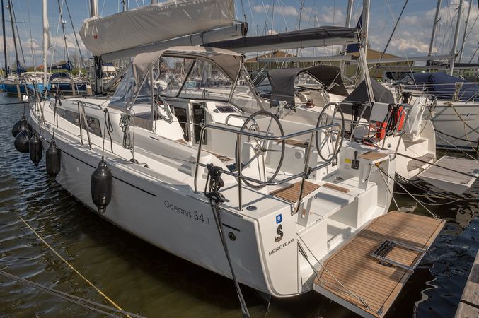 Beneteau Oceanis 34 | Infinity