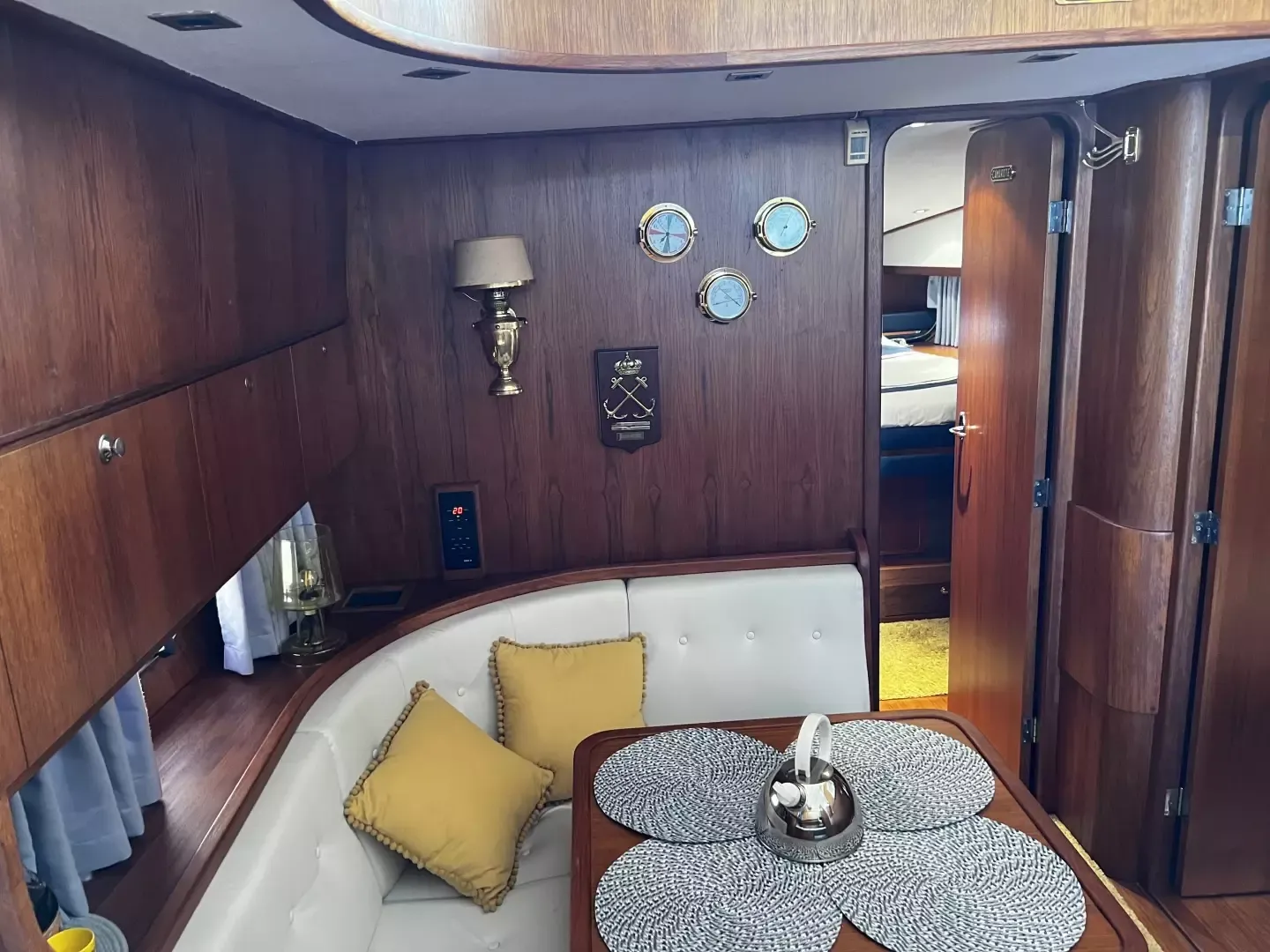 Neptunus 138 Sedan Fly | Polarys