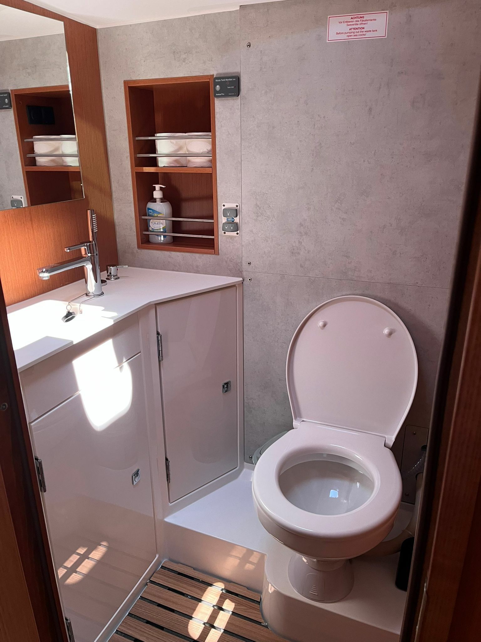 Bavaria C42 | Juju