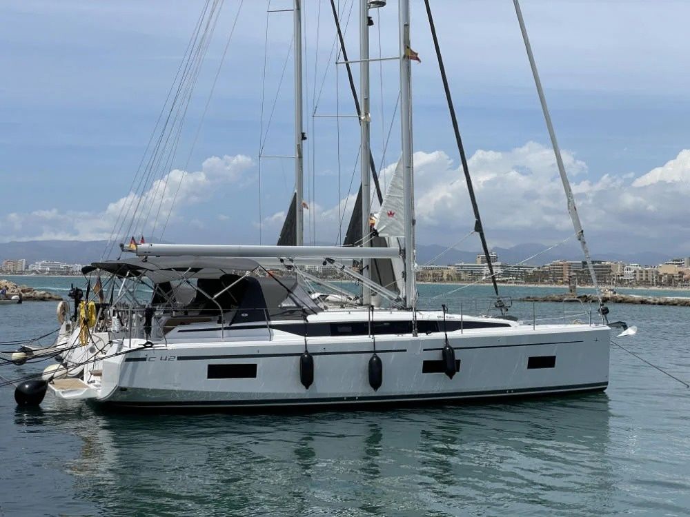 Bavaria C42 | Blue Eyes