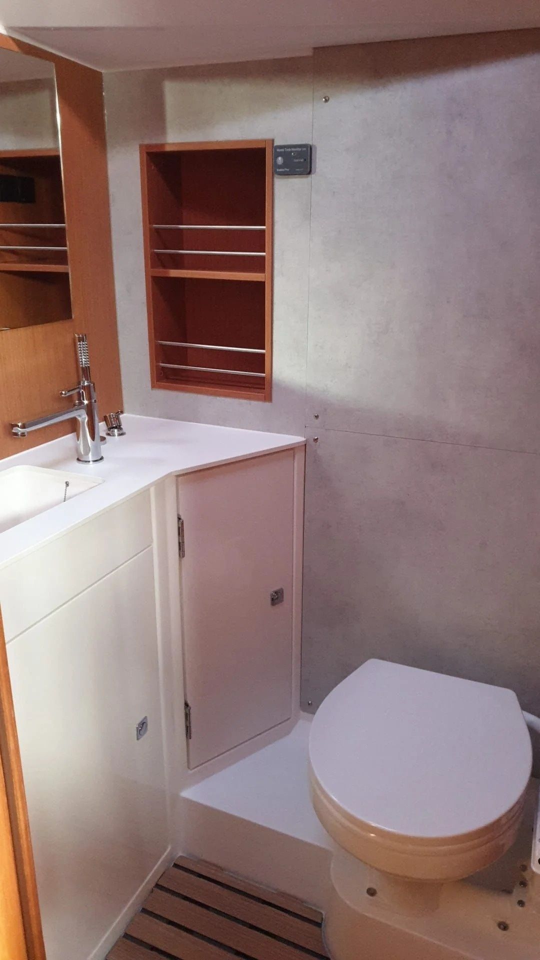 Bavaria C42 | Blue Eyes