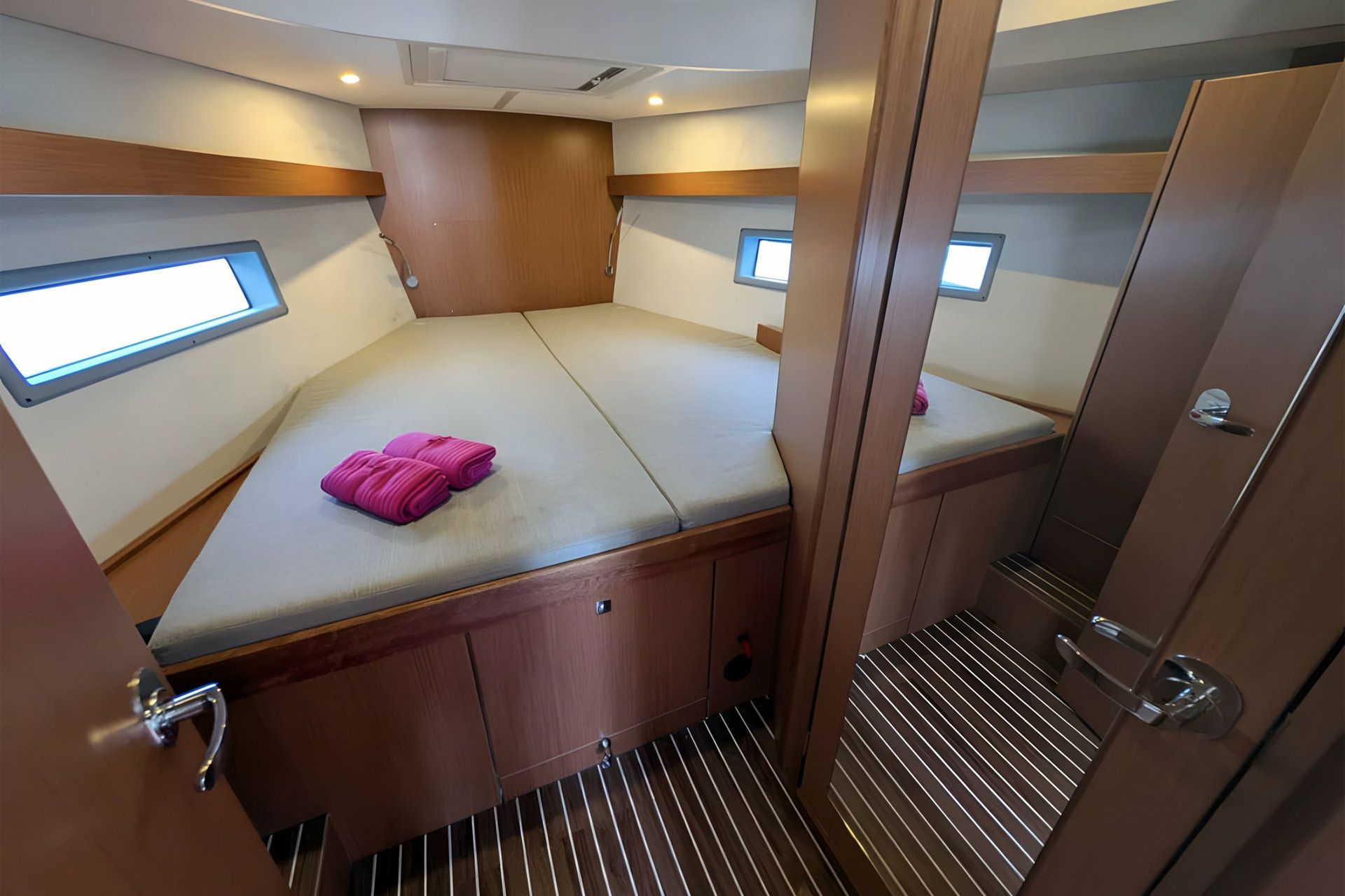 Bavaria C42 | Blue Eyes
