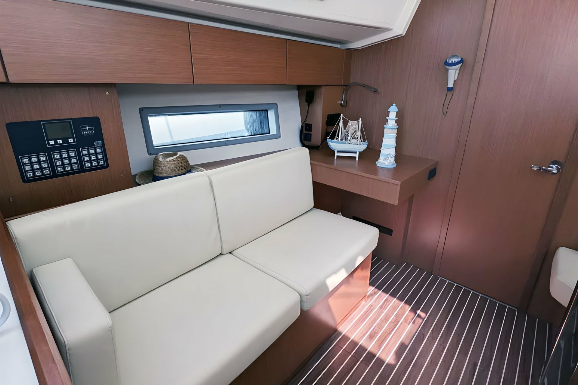 Bavaria C42 | Blue Eyes