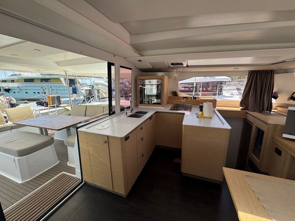 Fountaine Pajot Astrea 42 | Rosual Mar