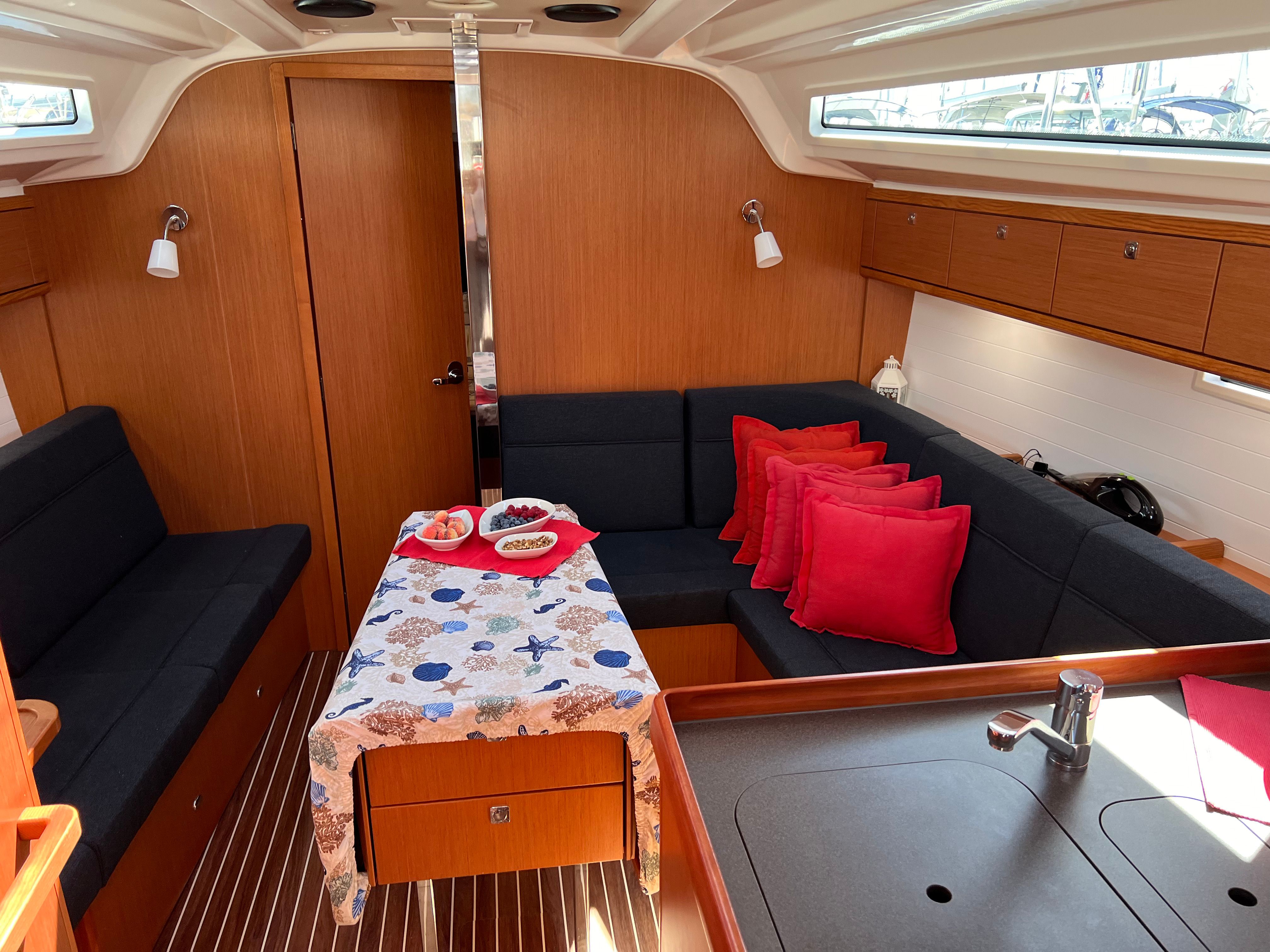 Bavaria Cruiser 37 | Mia