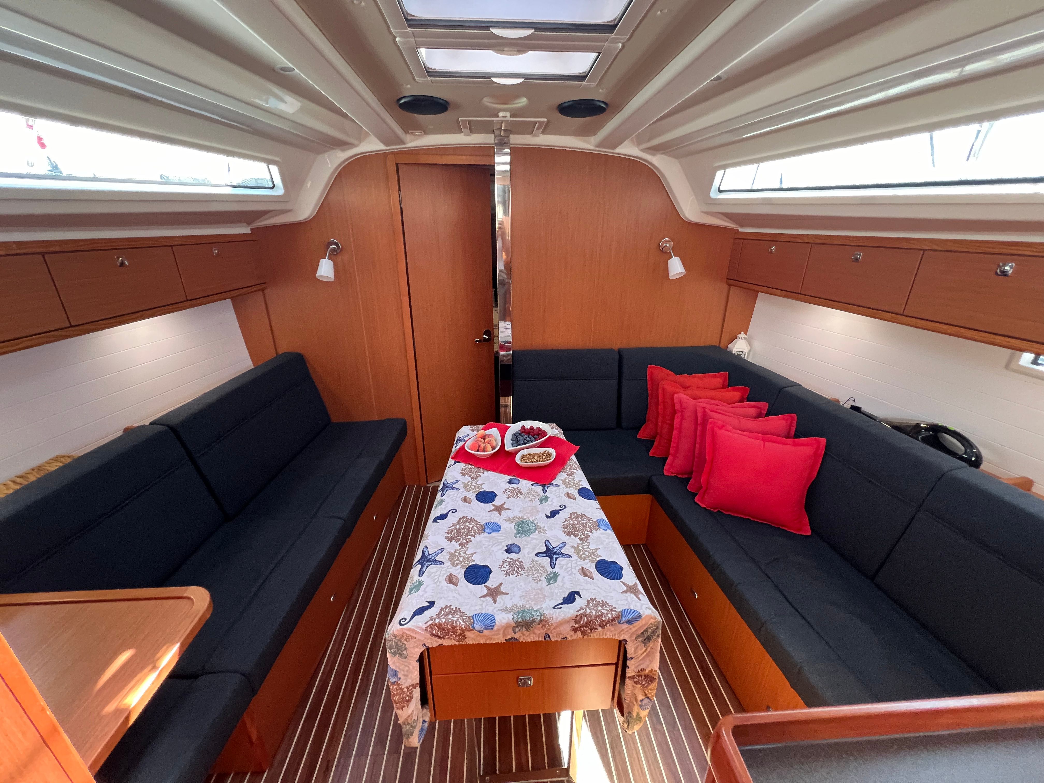 Bavaria Cruiser 37 | Mia
