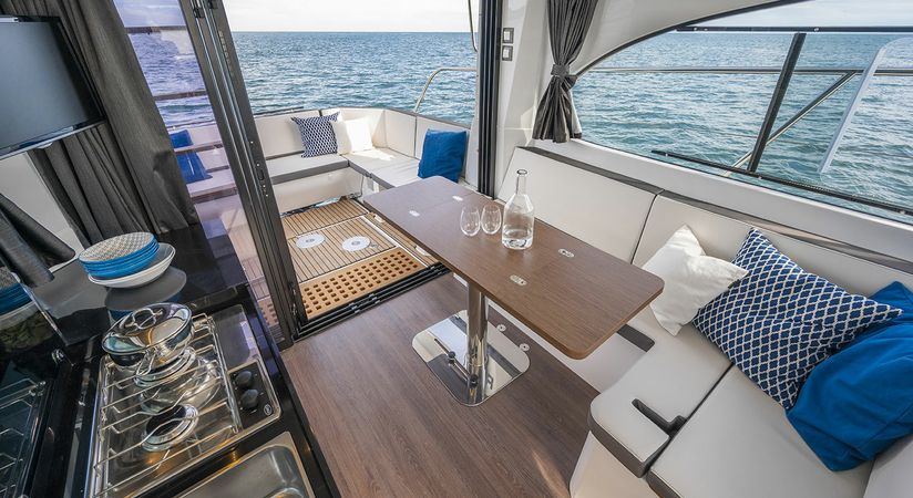 Beneteau Antares 11 | Falcon