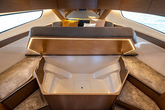 Beneteau Antares 11 | Falcon