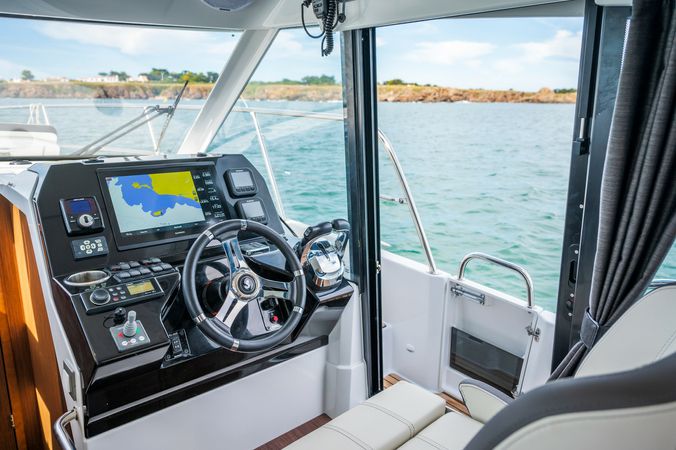Beneteau Antares 11 | Falcon