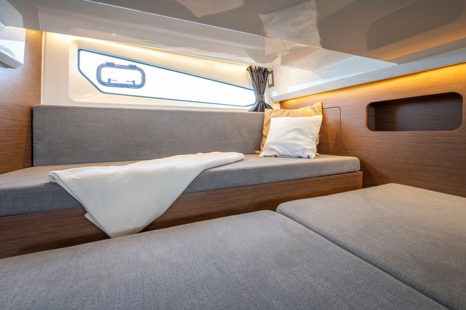 Beneteau Antares 11 | Falcon