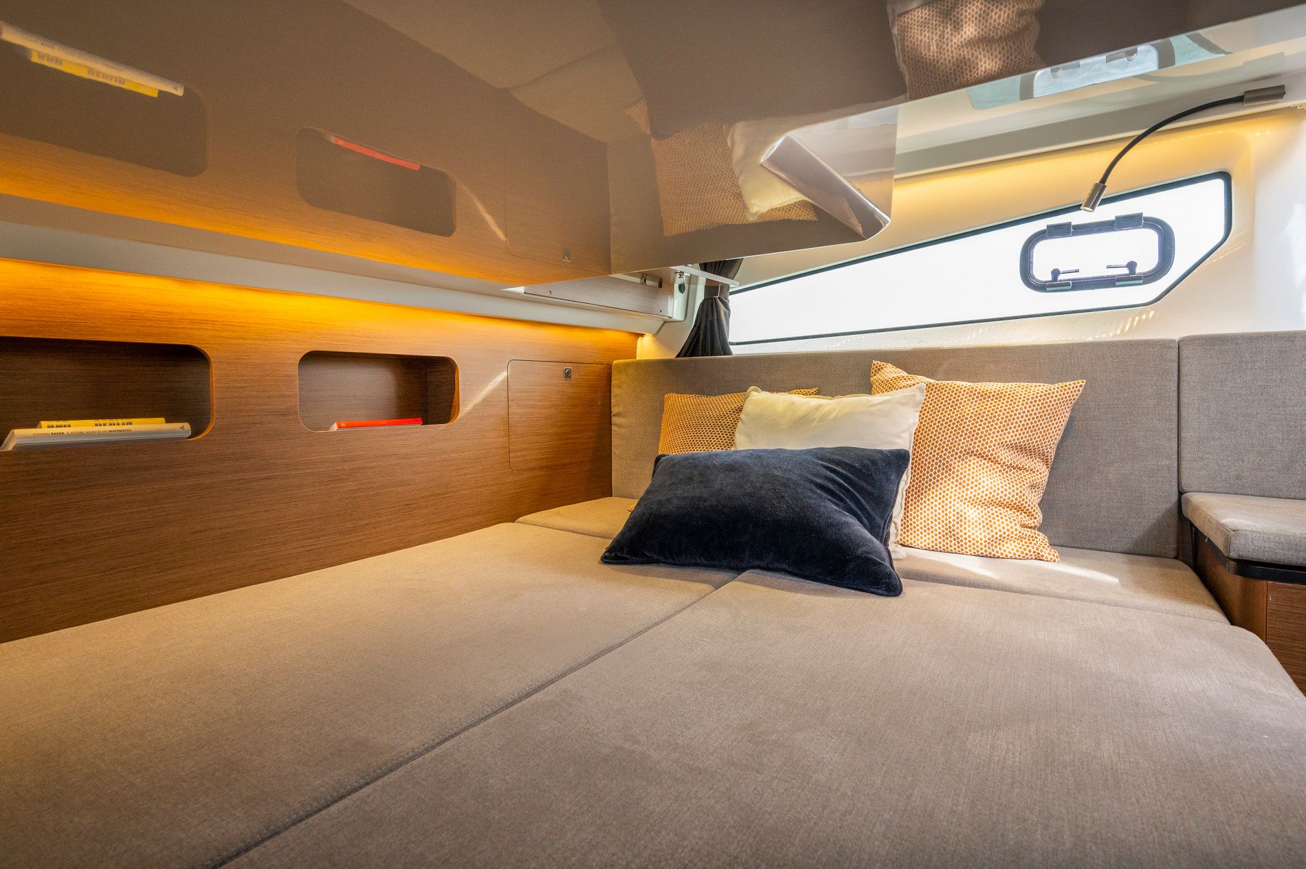 Beneteau Antares 11 | Falcon