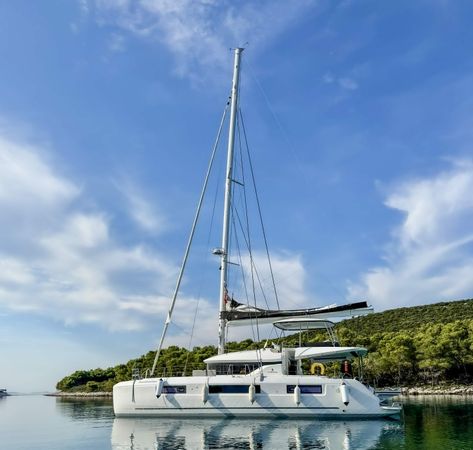 Lagoon 51 | Unconditional Love