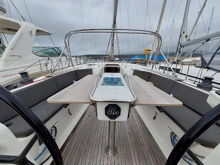 Hanse 495 | White Vertigo