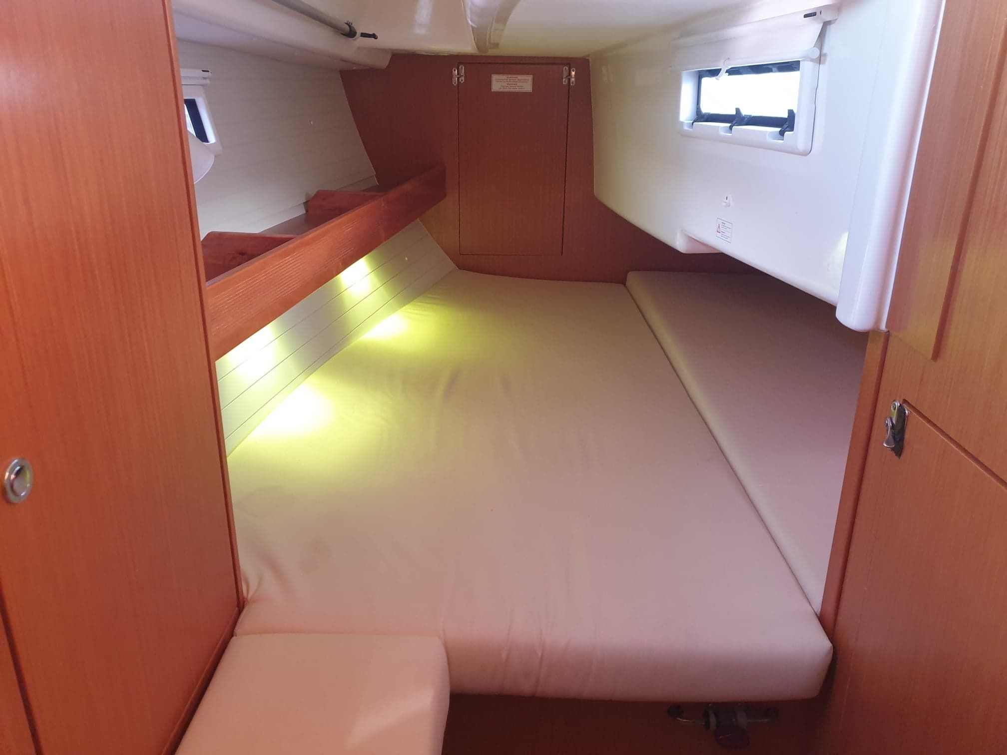 Bavaria Cruiser 32 | Aqua Viva