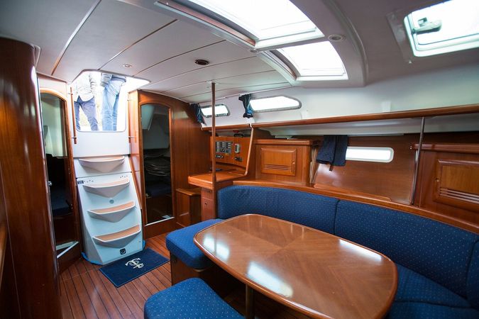 Beneteau Oceanis 393 | Little Big Love