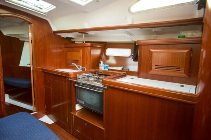 Beneteau Oceanis 393 | Little Big Love