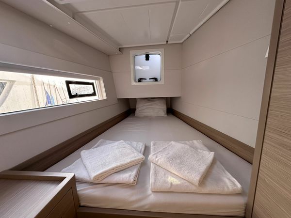 Lagoon 40 | Sail Aries