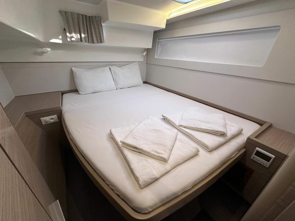 Lagoon 40 | Sail Aries