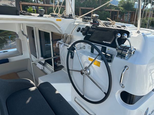 Lagoon 40 | Sail Aries