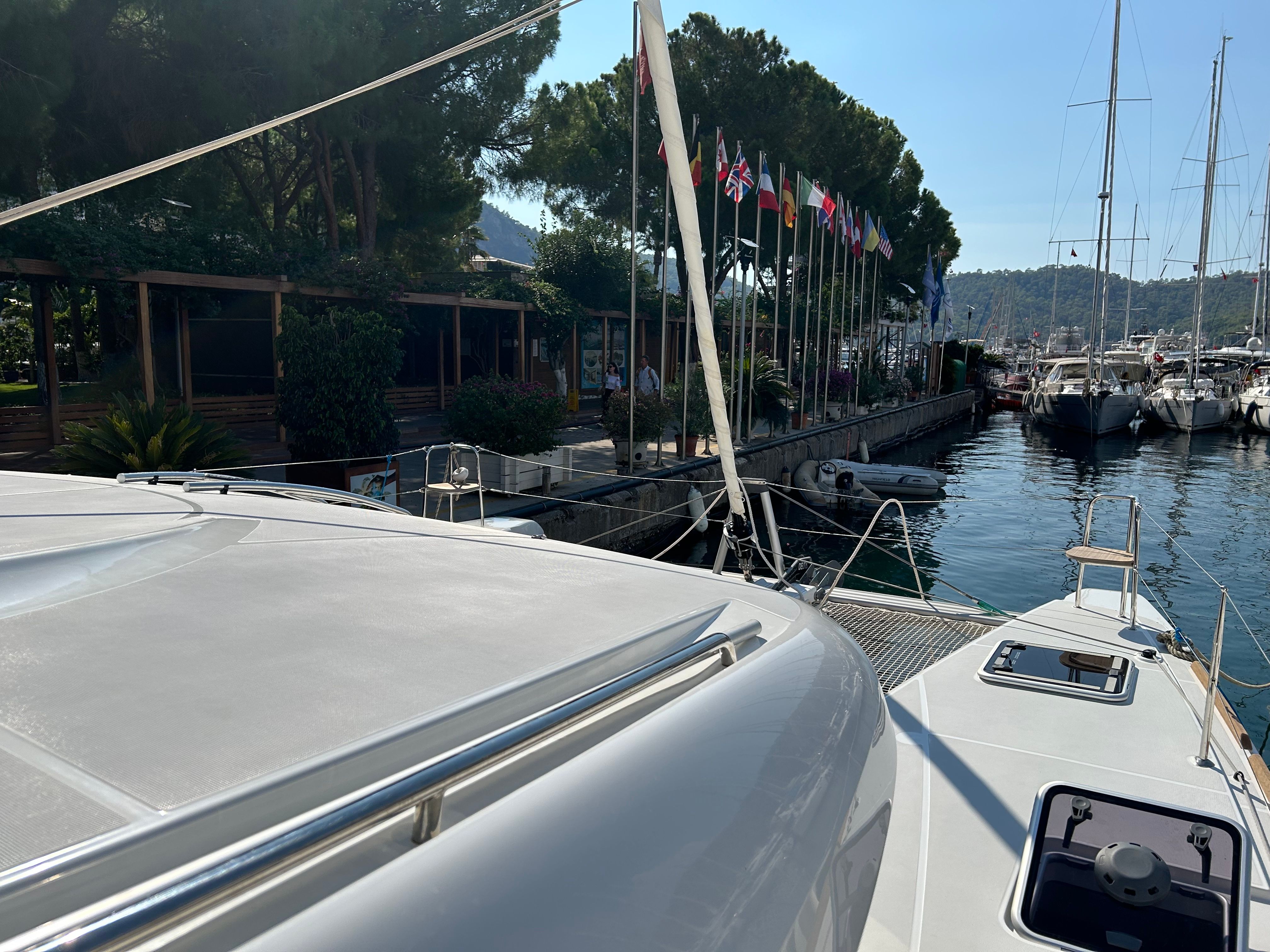 Lagoon 40 | Sail Aries