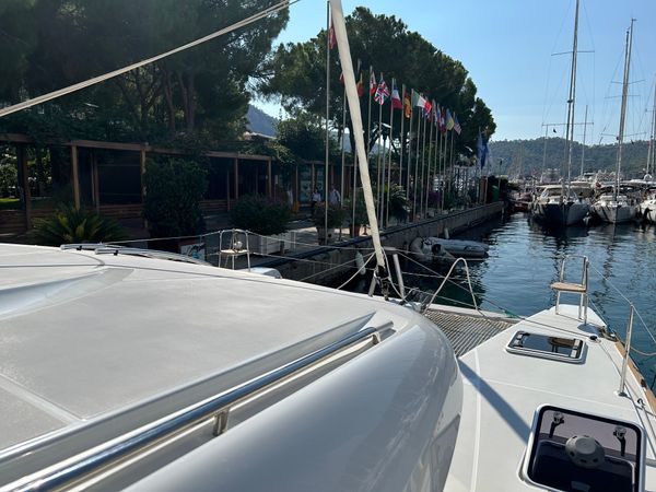 Lagoon 40 | Sail Aries