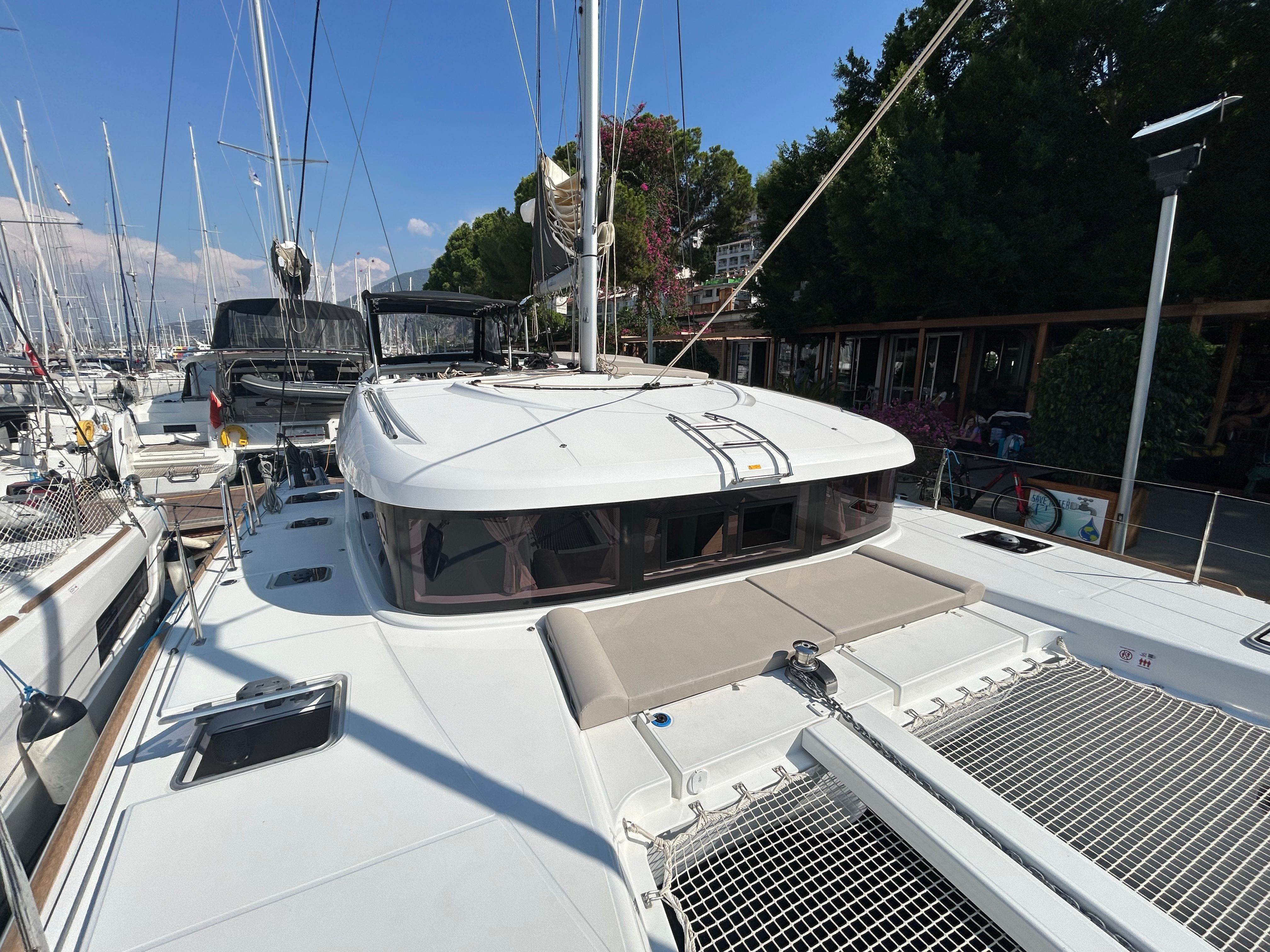 Lagoon 40 | Sail Aries