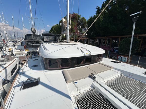 Lagoon 40 | Sail Aries