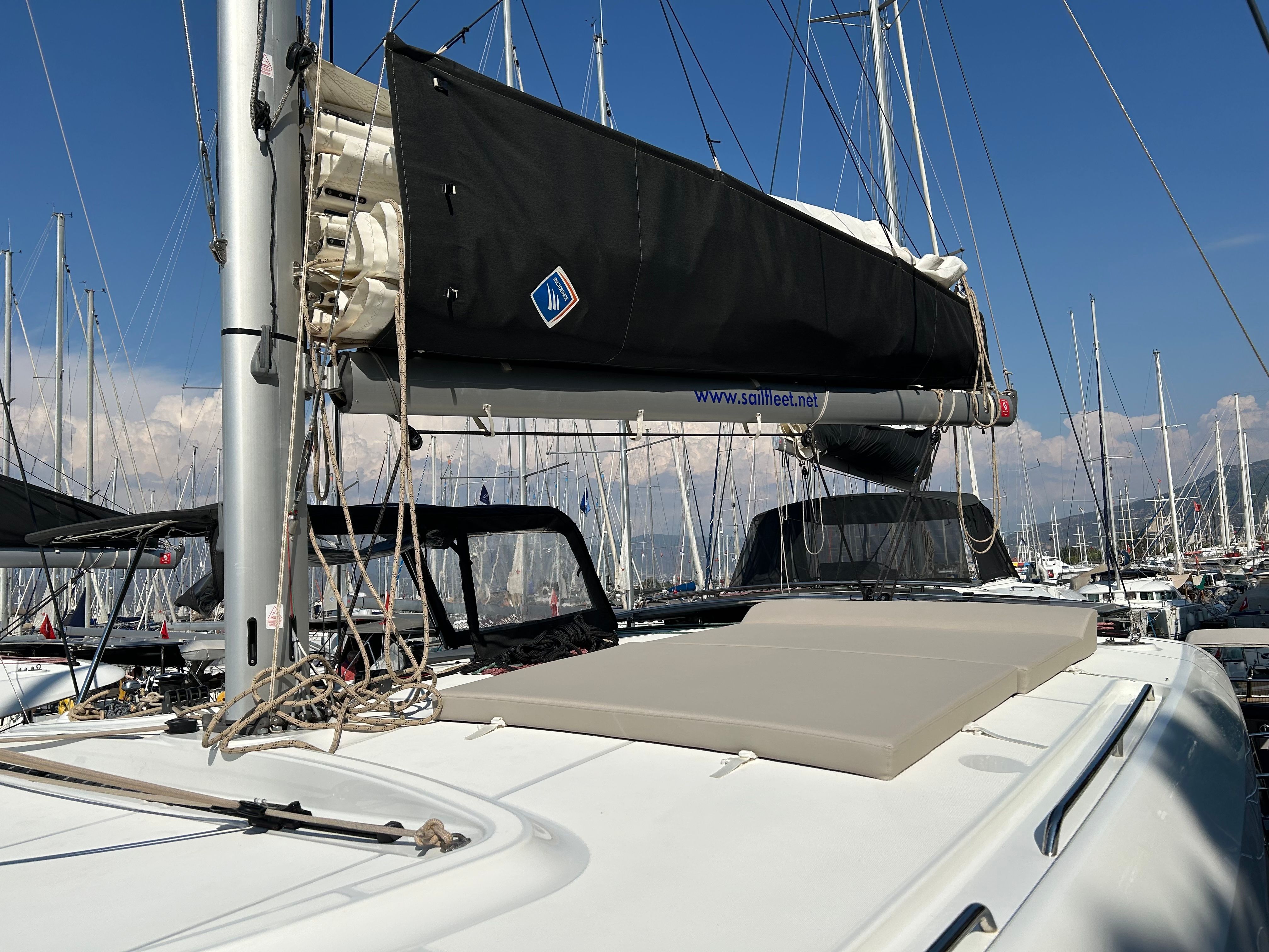 Lagoon 40 | Sail Aries