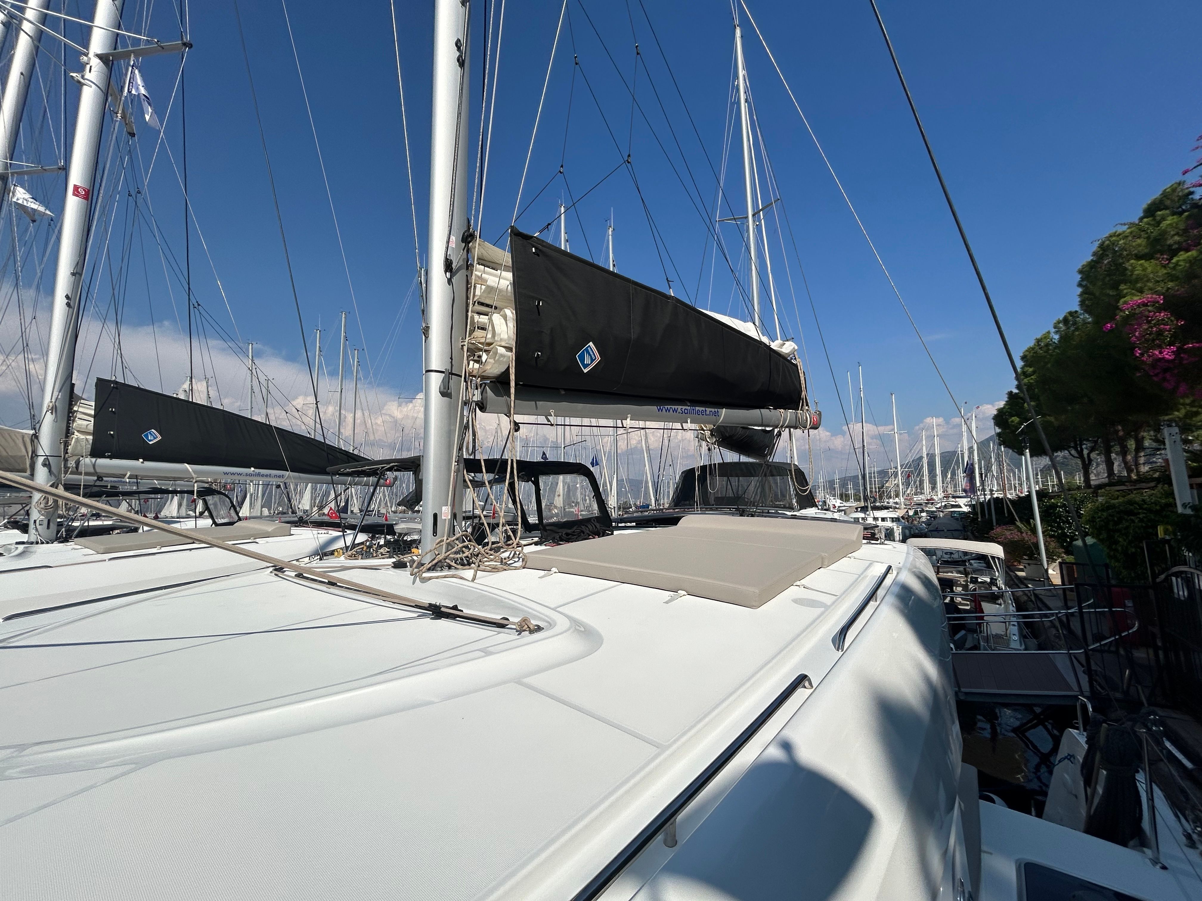 Lagoon 40 | Sail Aries