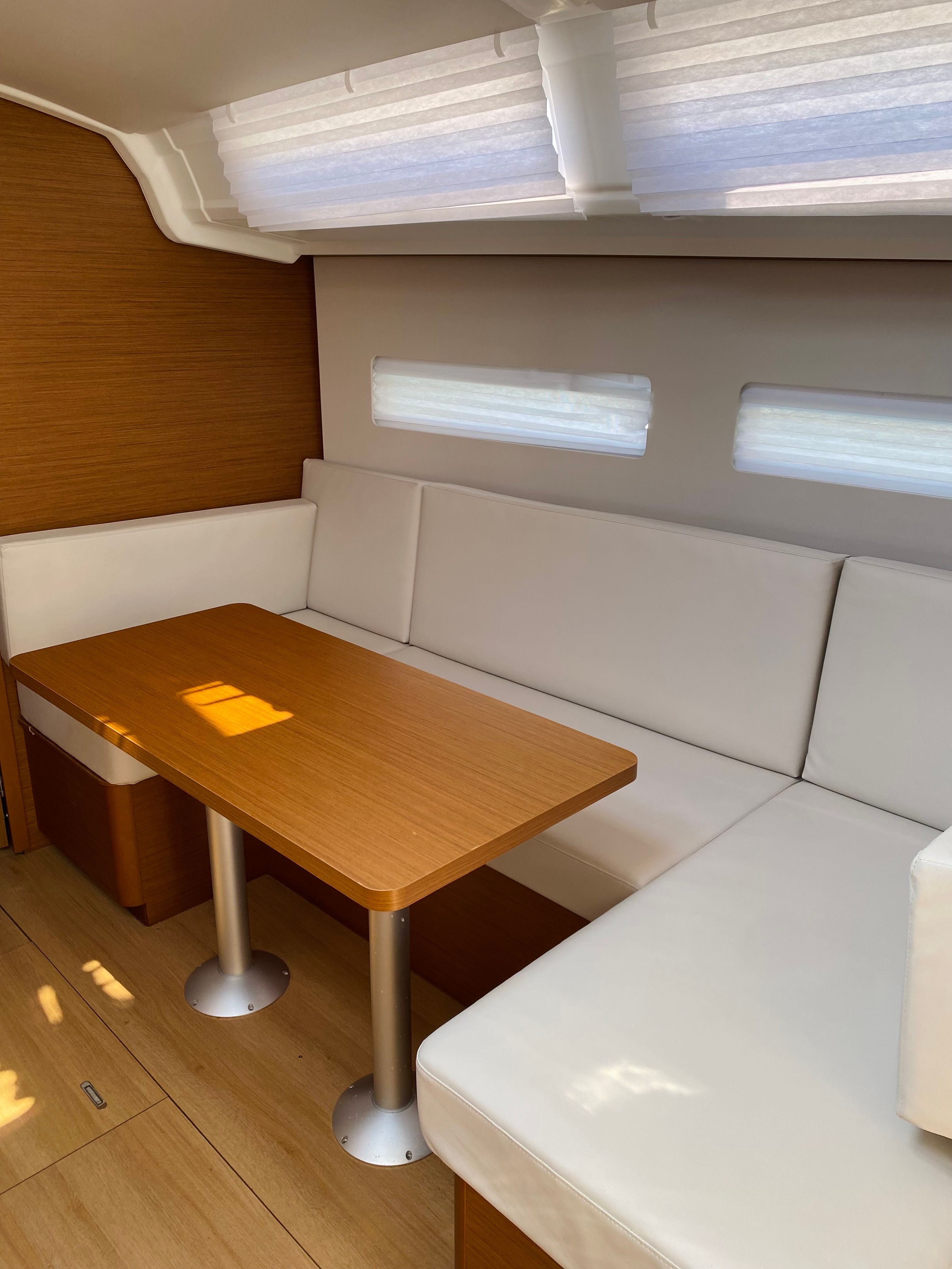 Jeanneau Sun Odyssey 410 | Sky Lina
