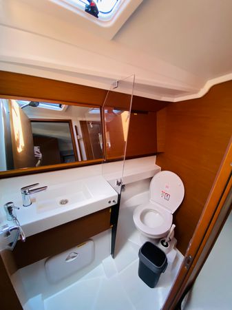 Jeanneau Sun Odyssey 410 | Sky Lina
