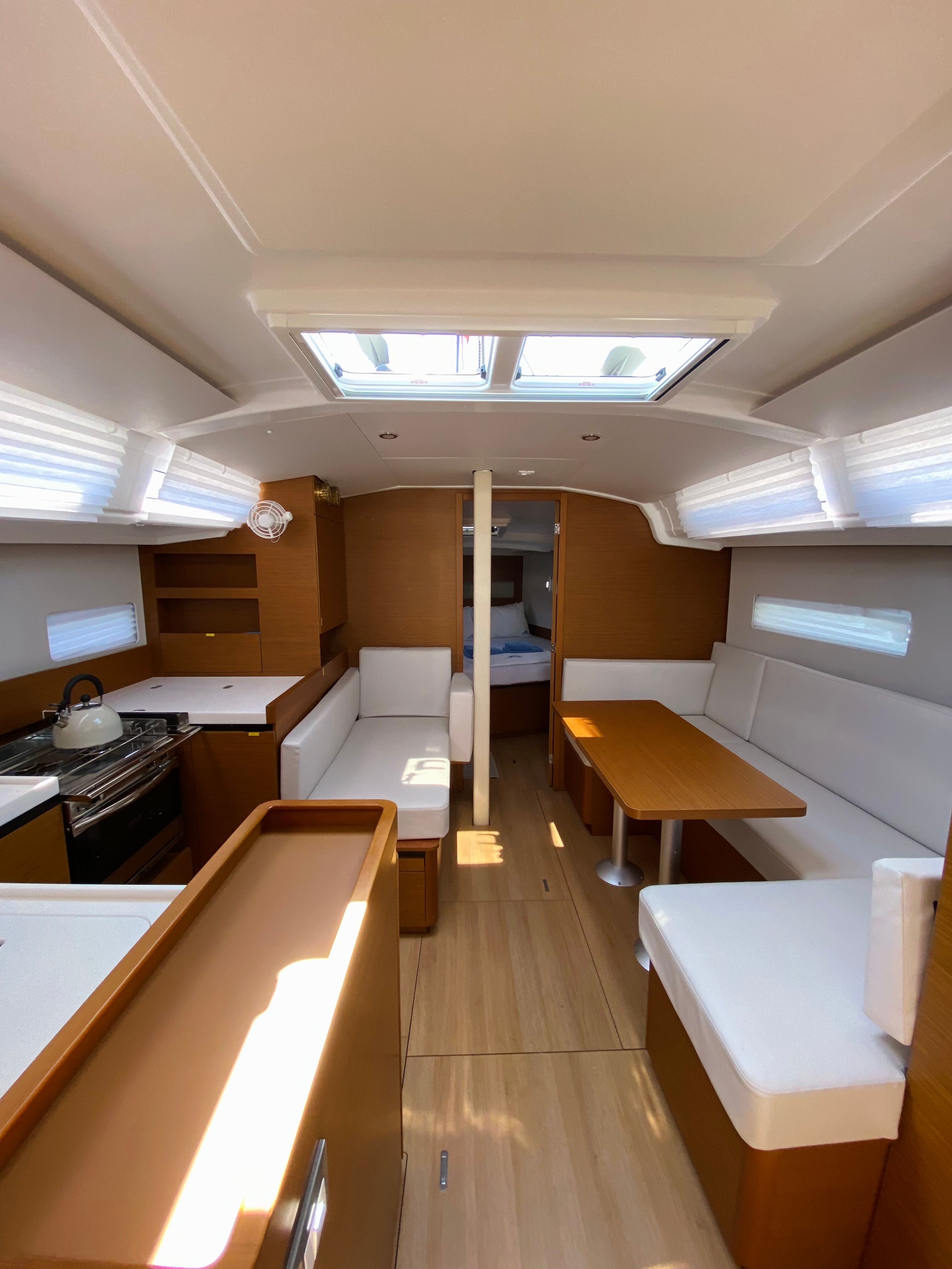 Jeanneau Sun Odyssey 410 | Sky Lina