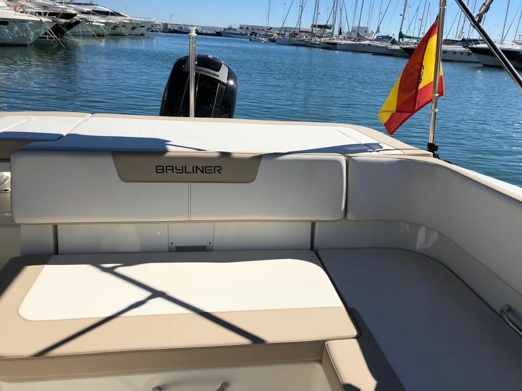 Bayliner VR5 Cuddy | Moon