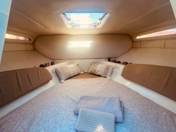 Bayliner VR5 Cuddy | Moon