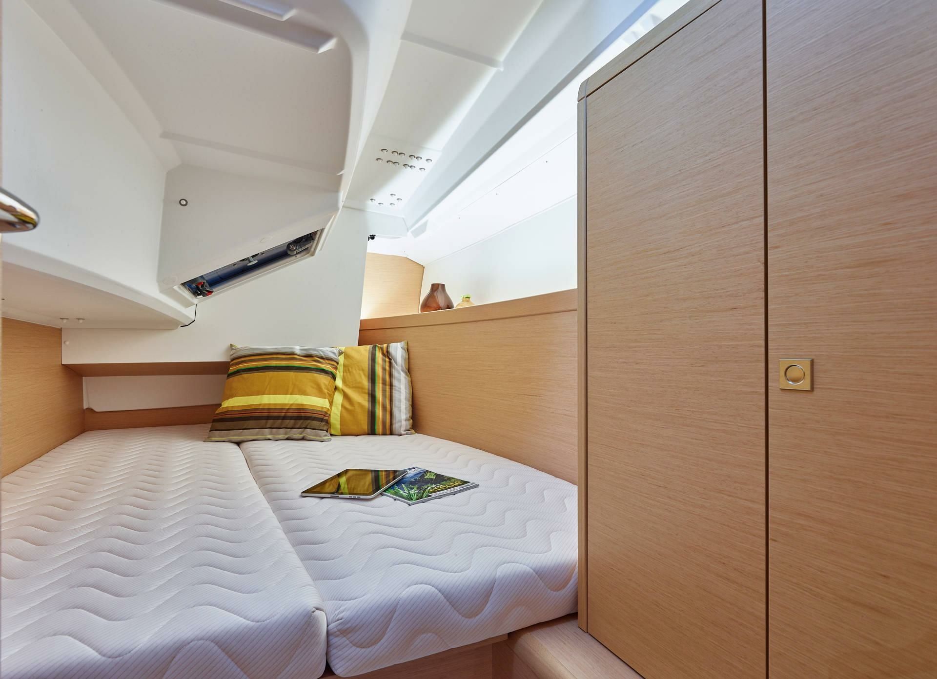 Jeanneau Sun Odyssey 349 | Coyote