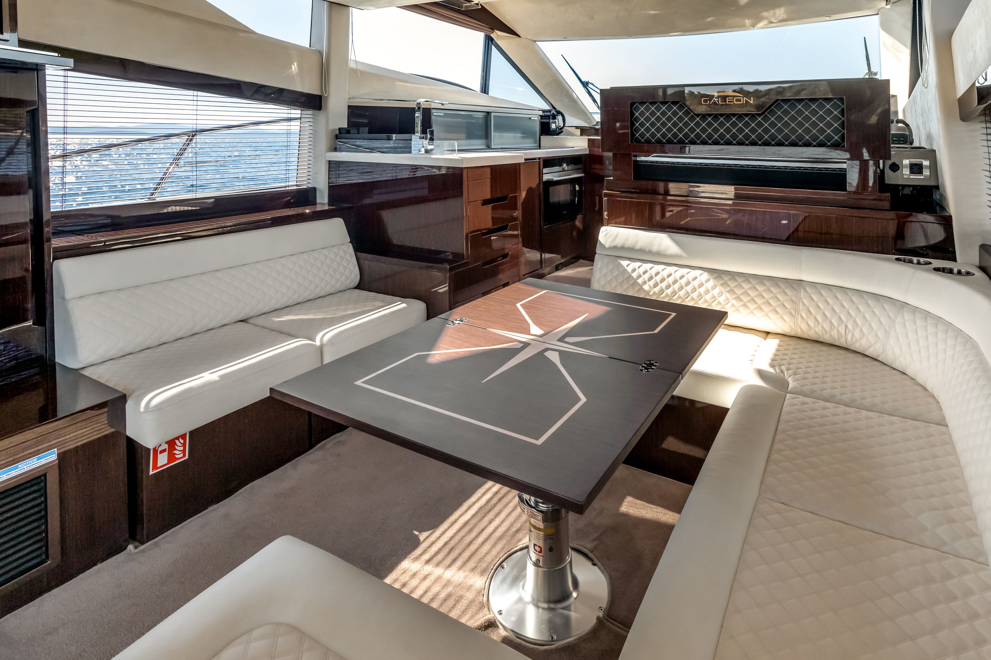 Galeon 420 Fly | Amber Blue