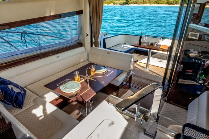 Galeon 420 Fly | Amber Blue